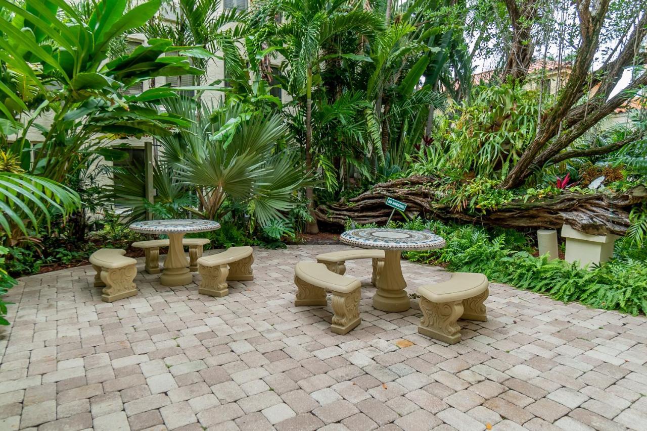 Palm Beach Island Condominiums Eksteriør billede